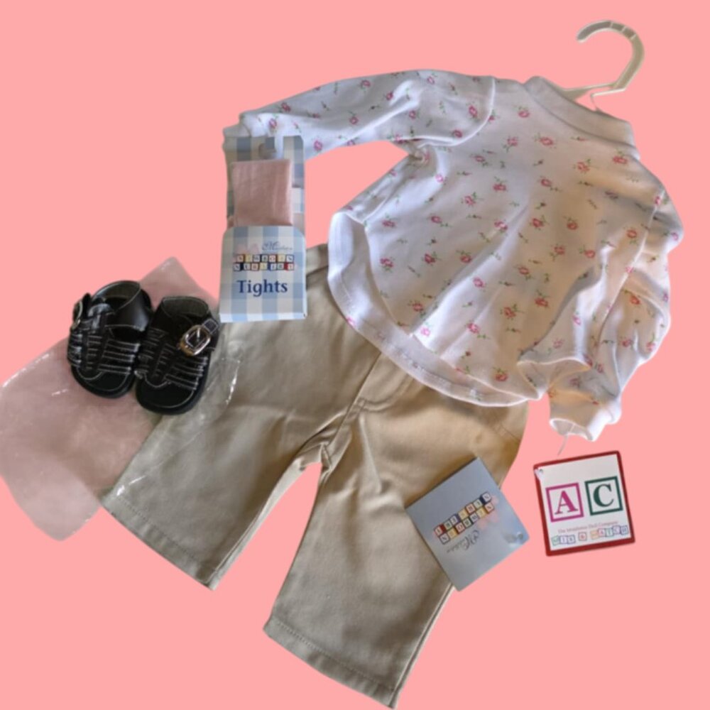 NWT Lee Middleton 4 Piece Doll Outfit (Lot #2)